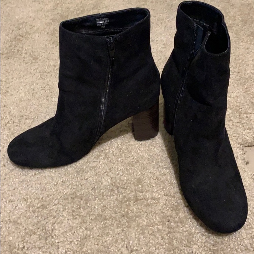 NWOT Ann Taylor Factory black suede booties